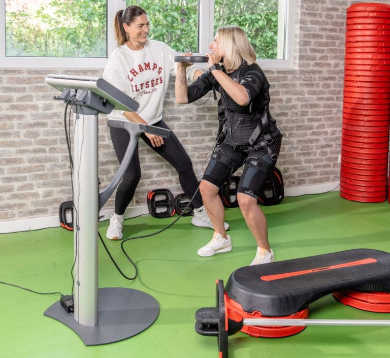 Trainerin und Kundin beim EMS Training